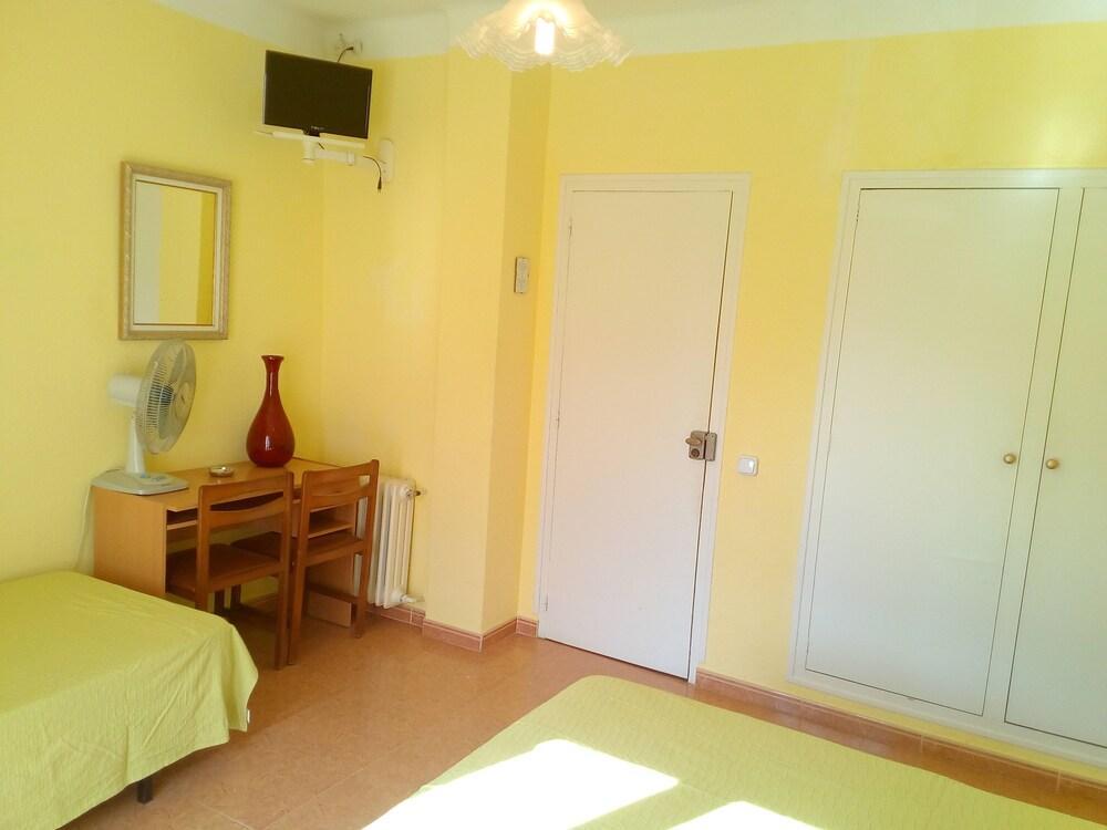 Hostal Lleida Calafell Ngoại thất bức ảnh